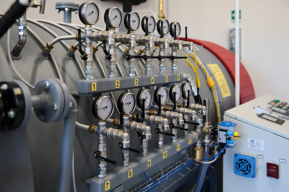 reparto autoclave fibra di carbonio presso redcarbon a varano de melegari in provincia di parma4